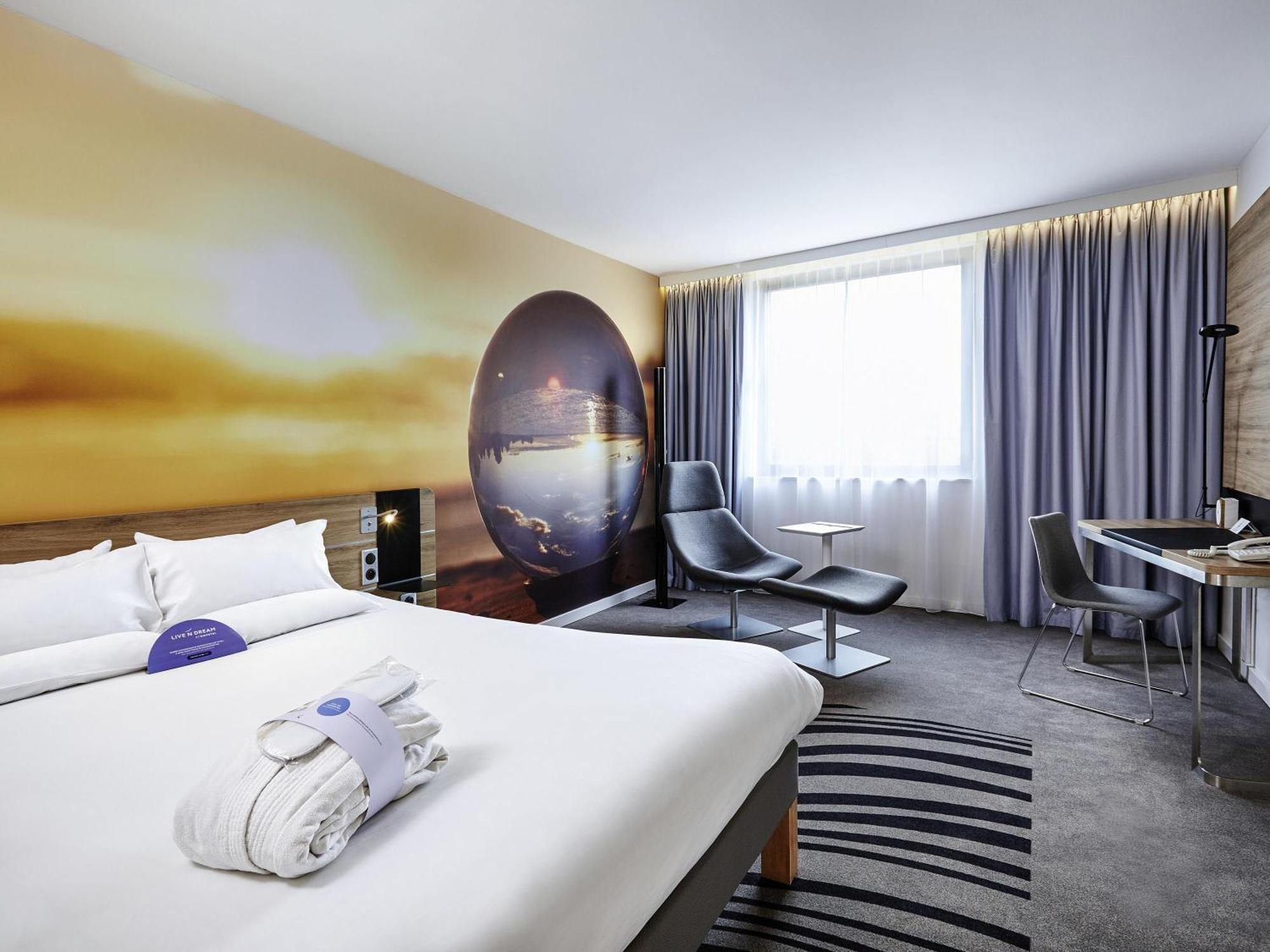 Standard Queen Room